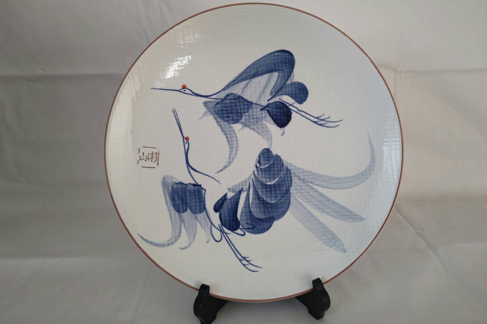 ���M�����M